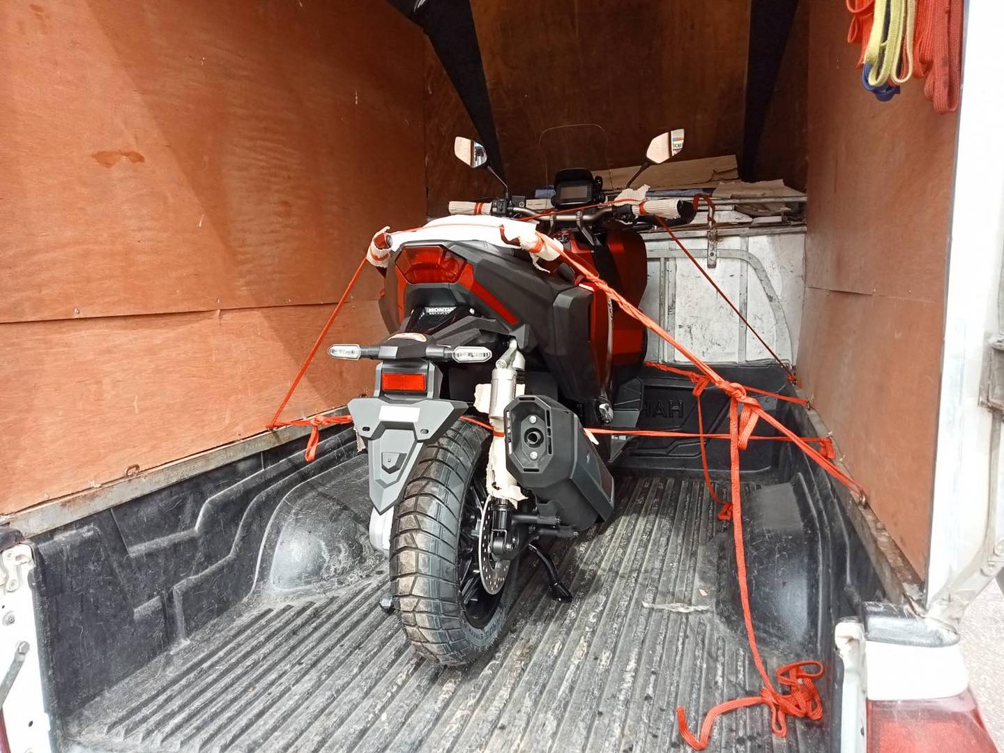 ขนส่ง Honda ADV 350