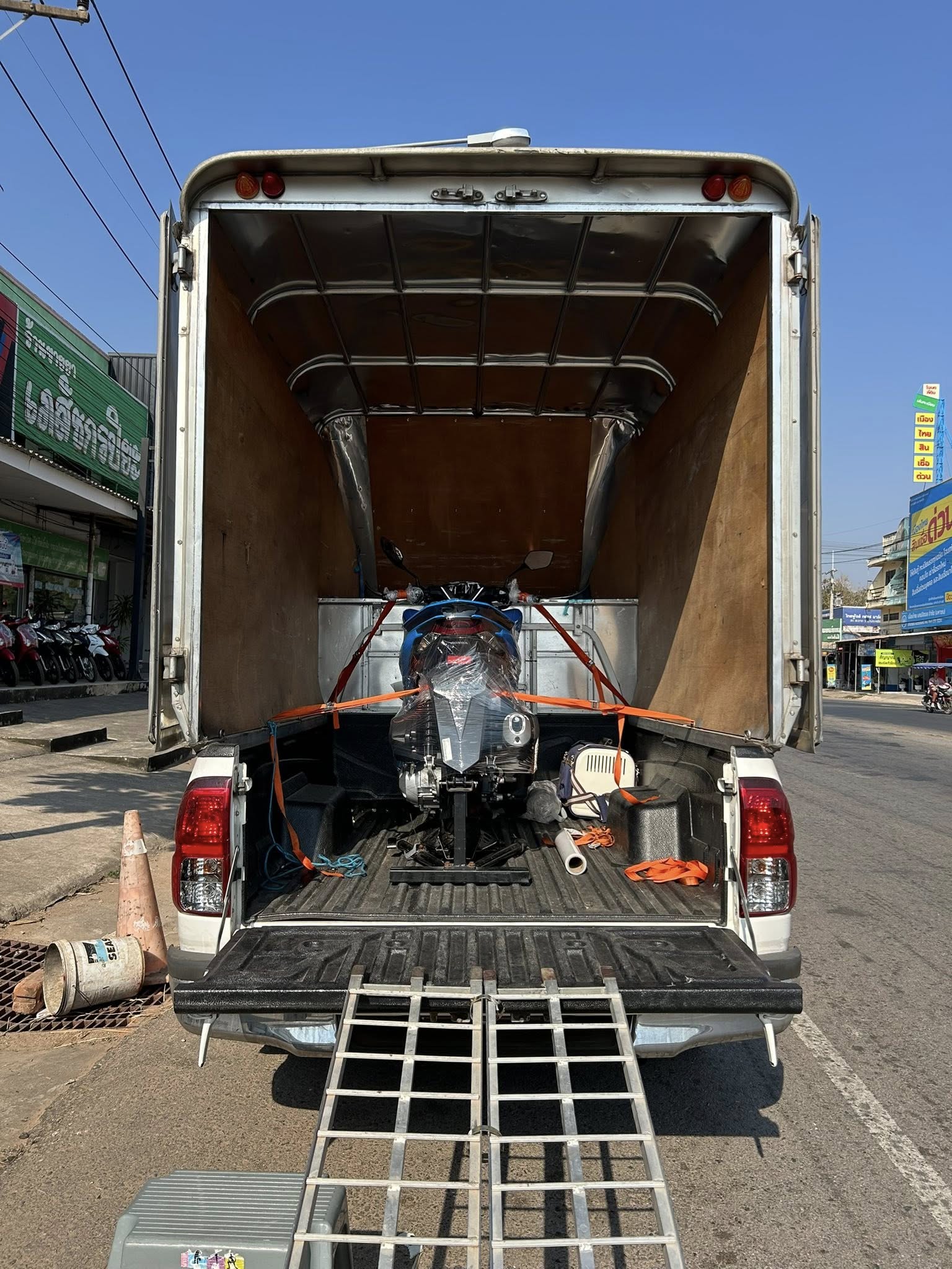 ขนส่งรถมอเตอร์ไซค์ Honda PCX ทั่วประเทศ